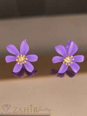 Уникални олекотени метални обеци цветя в цвят лилаво мат с позлатени тичинки, размер 2,5 на 2,8 см, френско закопчаване- C1059